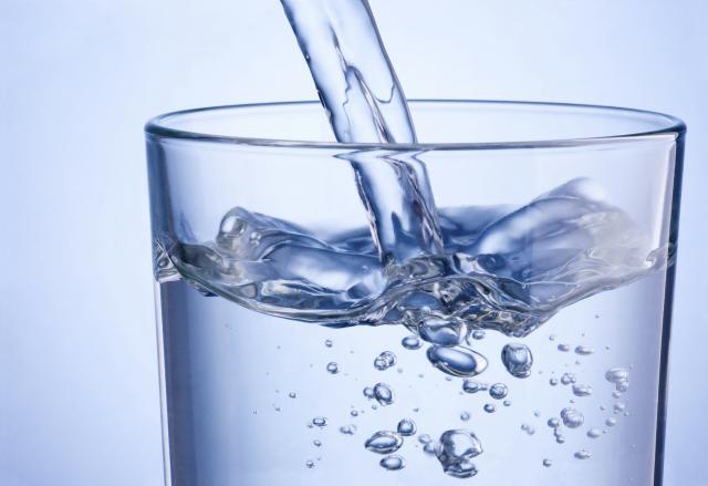 Pet saveta zbog kojih ćete ujutru piti čašu tople vode